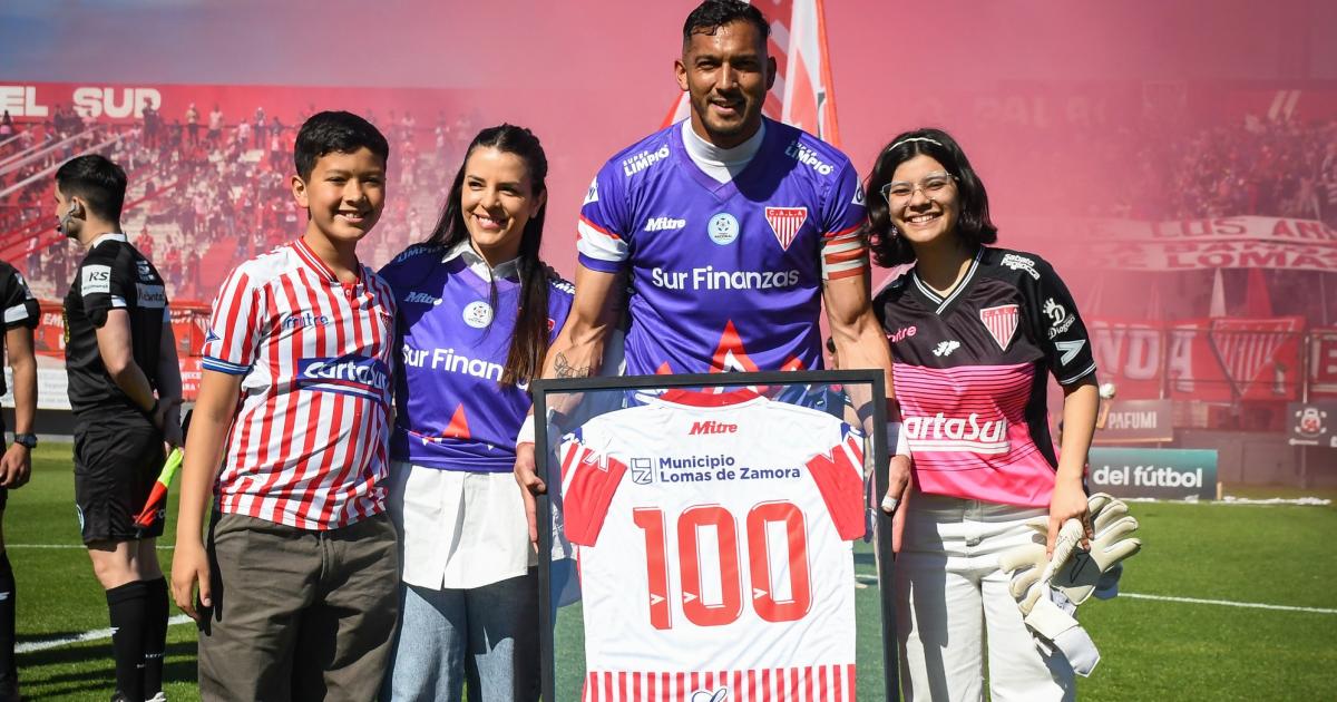 Sebastin López fue homenajeado por Los Andes en el último partido