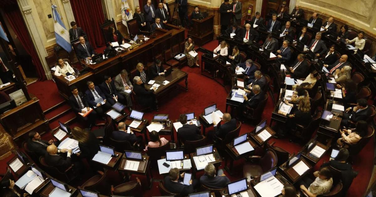 El Senado rechazariacutea hoy los poleacutemicos vetos de Javier Milei