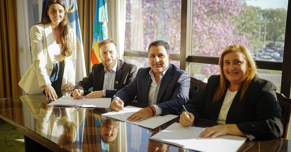 Federico Otermín Diego Molea y Fernanda Vzquez anunciaron el Consejo de Seguridad y Justicia de Lomas junto a la UNLZ