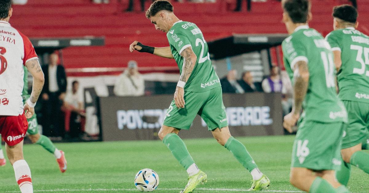 El atacante no puede convertir y Banfield lo sufre