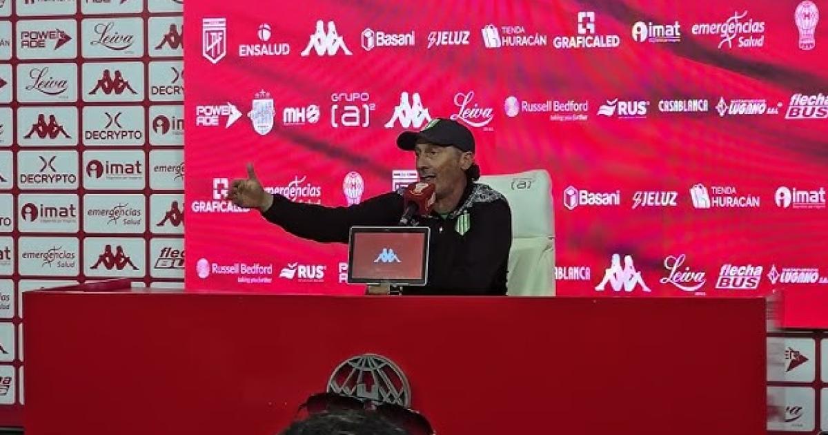 El entrenador de Banfield enojado en la conferencia de prensa
