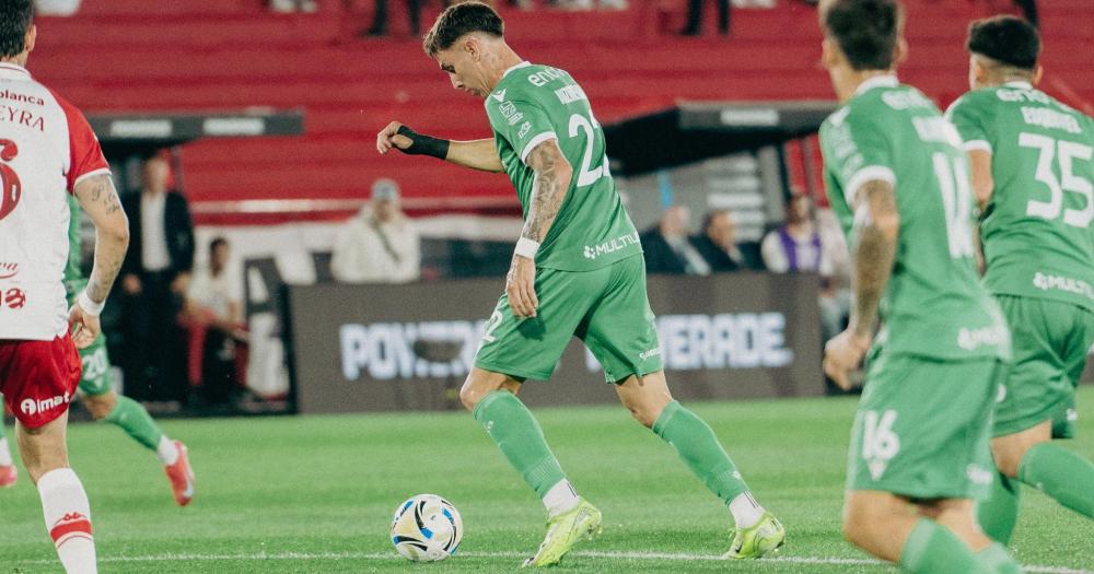 El atacante no puede convertir y Banfield lo sufre