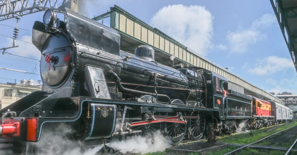 El viaje fue histórico- hacía ms de medio siglo que una locomotora a vapor no circulaba por las vías del Tren Roca