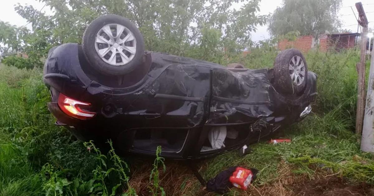 Así quedó el auto en el que viajaba el vecino de Lomas