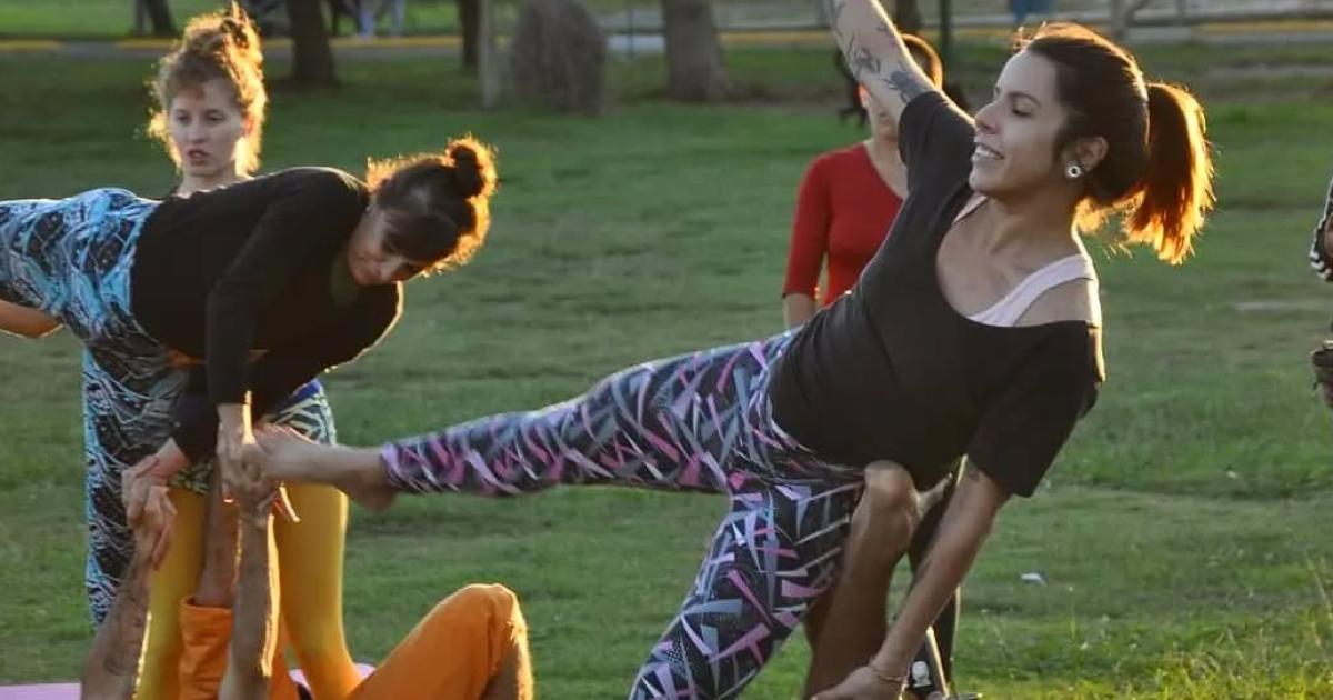 Yoga en comunidad y acroyoga para todos los niveles