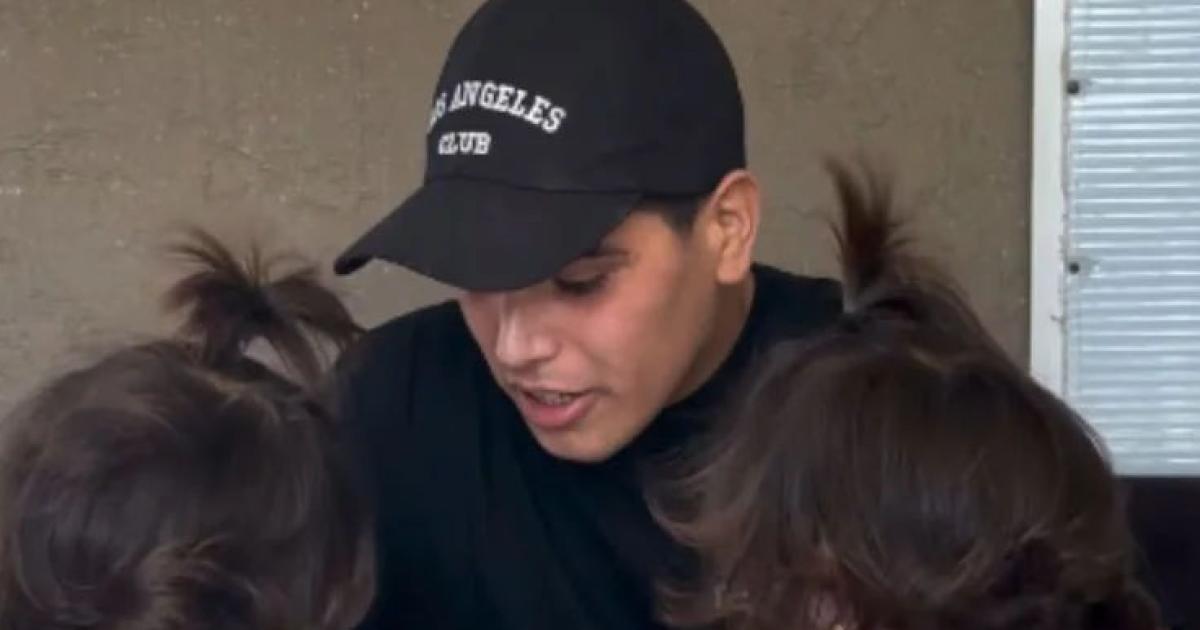 Thiago Medina con sus hijas