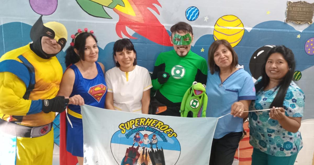 Los Superhéroes Solidarios Argentinos siguen cumpliendo misiones llevando alegría a los ms necesitados