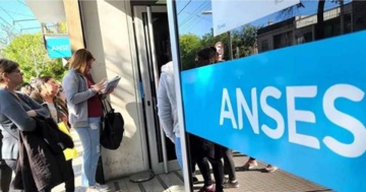 Casi 300 mil personas solicitaron el seguro de desempleo durante el Gobierno de Javier Milei