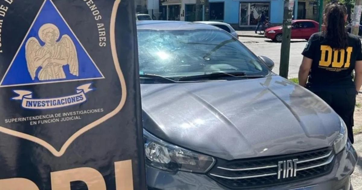 El auto de la pareja de delincuentes
