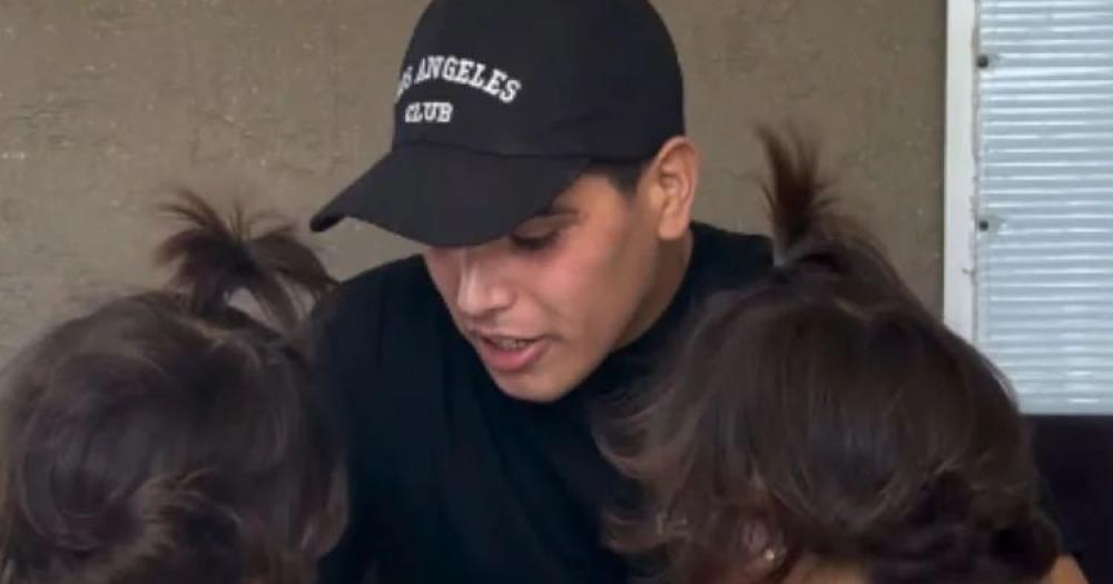 Thiago Medina con sus hijas