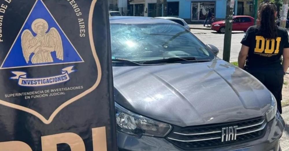 El auto de la pareja de delincuentes