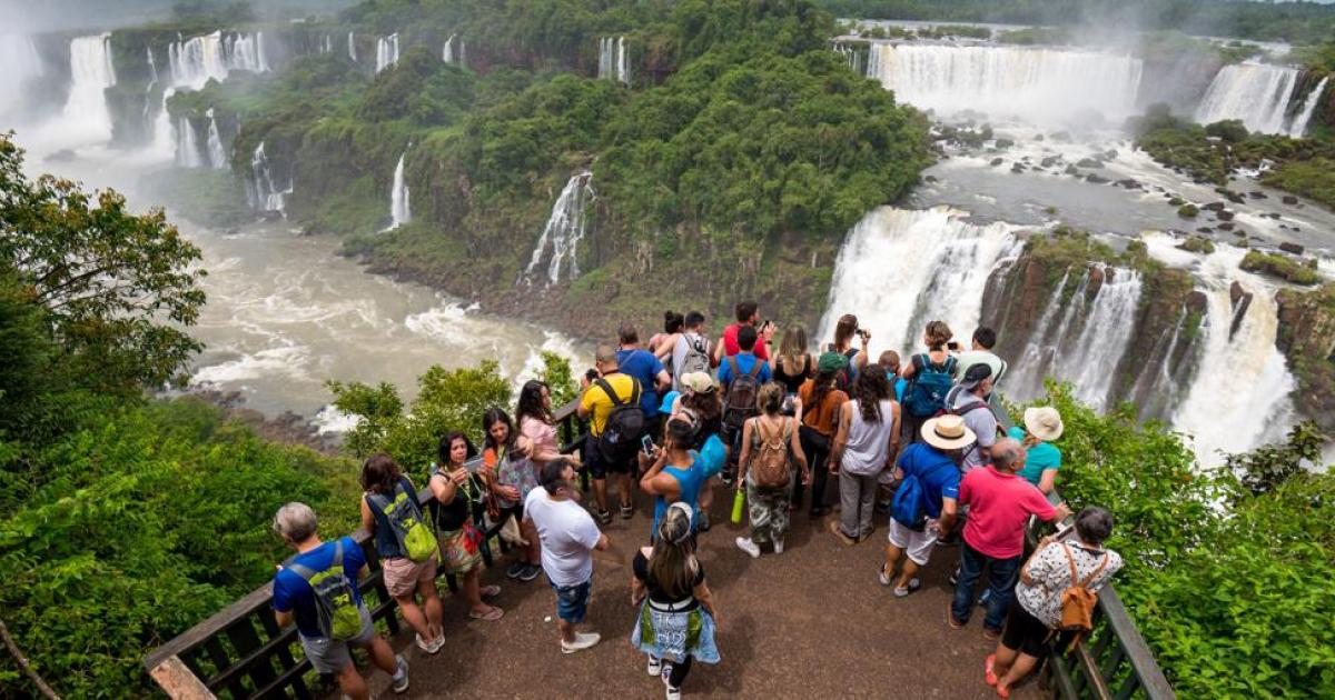 Un informe indicó que durante el fin de semana largo viajó ms gente pero se gastó menos