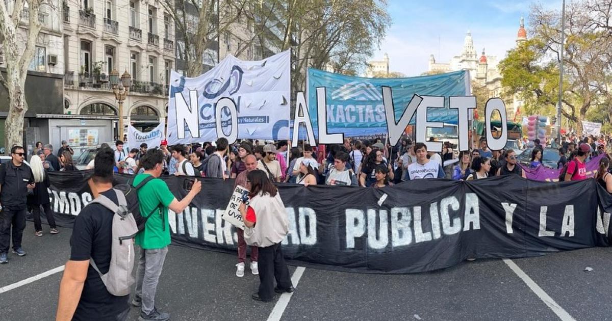 Docentes de todo el paiacutes paran este martes- queacute reclaman 