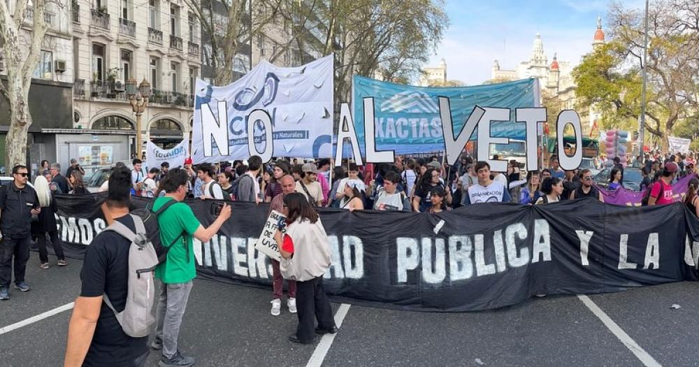 Docentes de todo el paiacutes paran este martes- queacute reclaman 