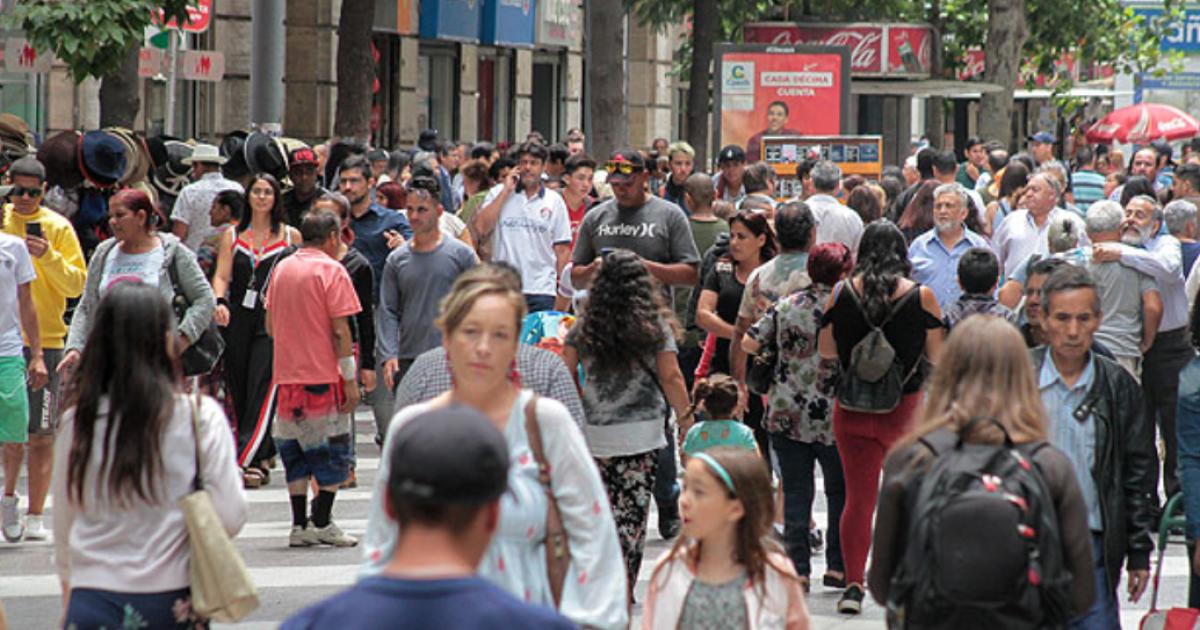 Desde que asumioacute Milei 200 mil personas perdieron su empleo