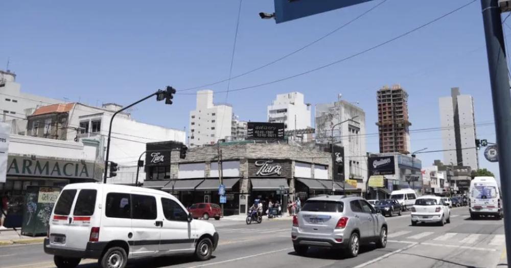 Hay libre estacionamiento en Lomas por el Diacutea de la Madre