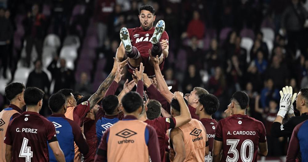 Lautaro Acosta vivió una noche especial en la victoria de Lanús ante Godoy Cruz