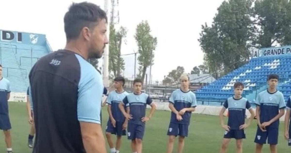 Gabriel Ostúa apuntó a acortar los procesos para llevar ms chicos a la Primera de Temperley