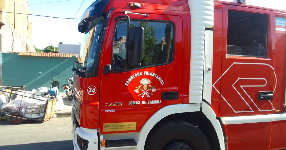 Susto por un incendio en el fondo de una casa en Banfield Oeste