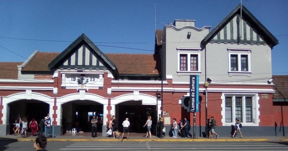El edificio es un punto de encuentro para los vecinos Con el paso de los años aún se conserva como un patrimonio lomense