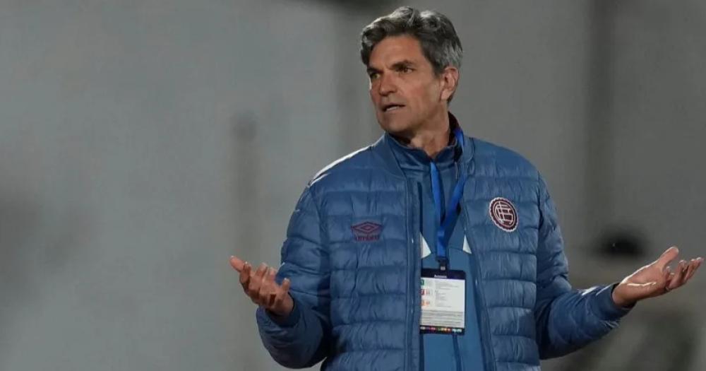 El entrenador de Lanús disconforme con el arbitraje