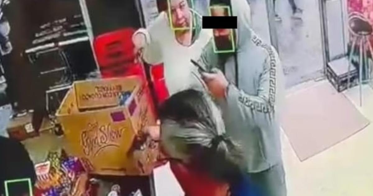 El momento en que balearon a la joven de Lomas de Zamora