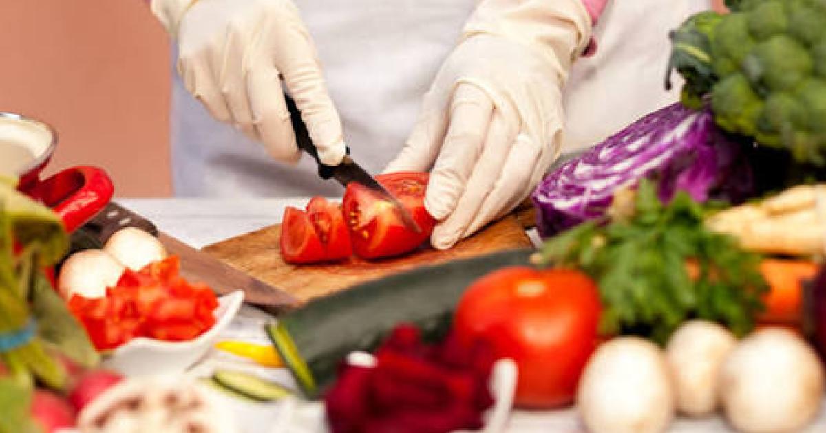 Para capacitar a los vecinos y emprendedores en prcticas de higiene y seguridad alimentaria