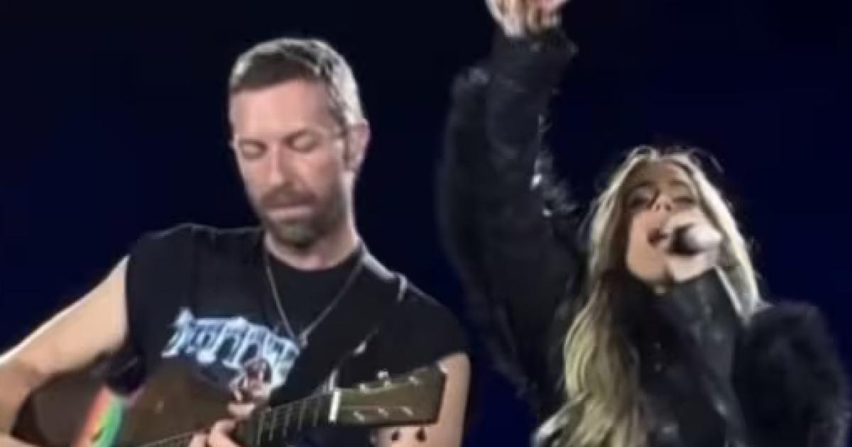 Chris Martin y Tini Stoessel juntos en Tecnópolis