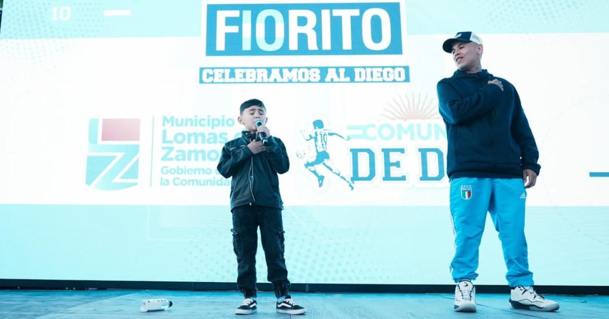 Luiam cantó con gran pasión y sentimiento el Himno Nacional Argentino Fue la primera vez que lo entonó frente al público