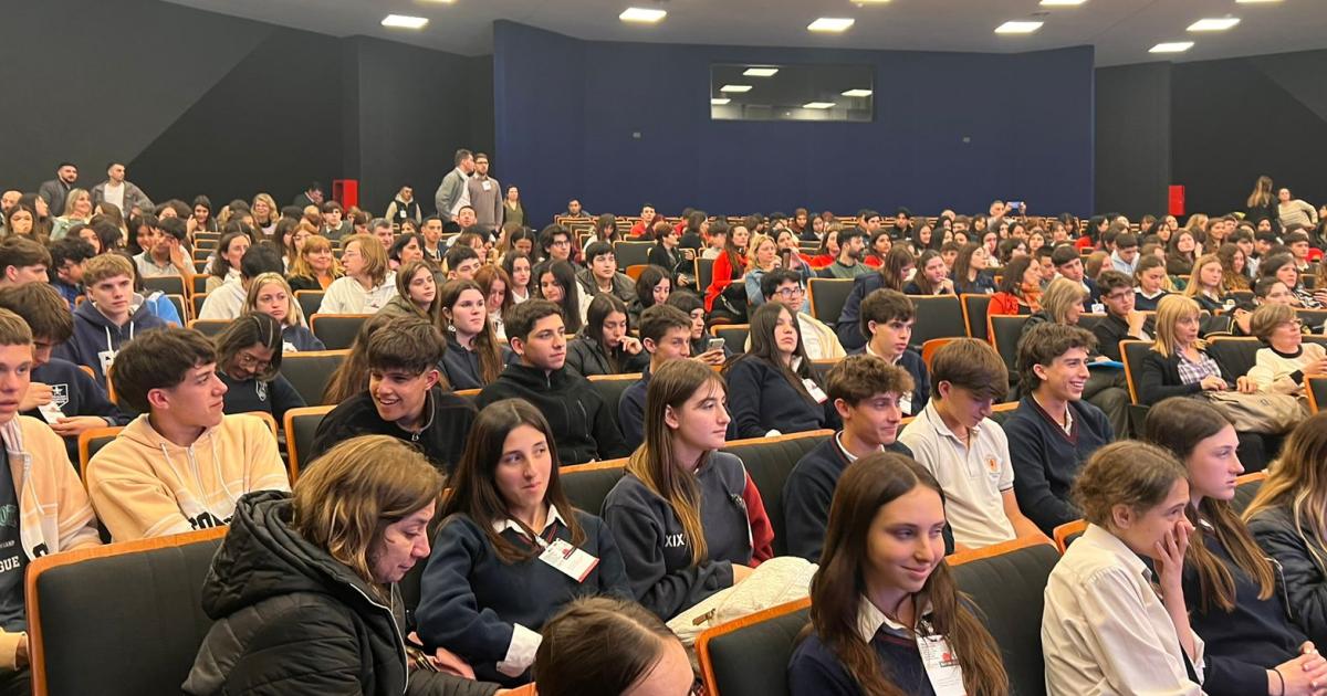 Cerca de 400 alumnos en la Olimpiacuteada Contable y de Gestioacuten en la UNLZ