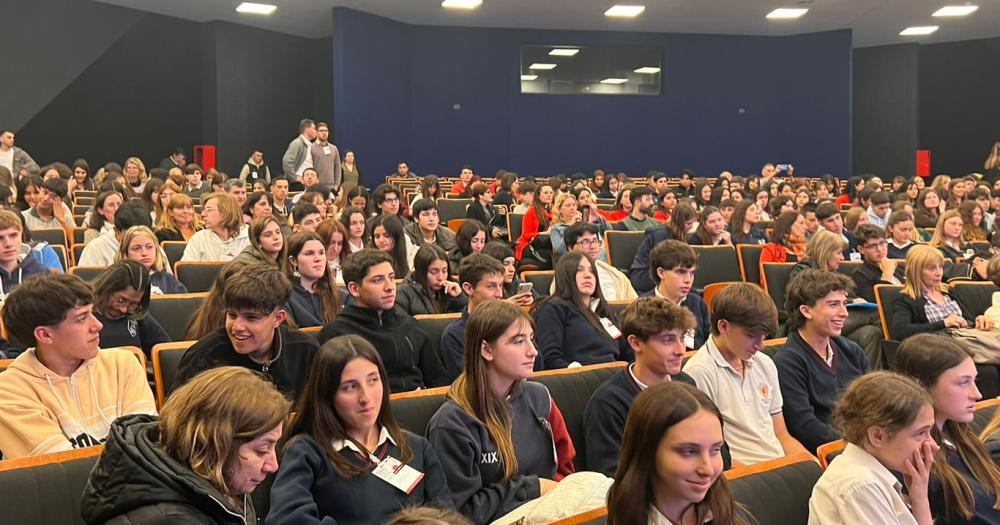 Cerca de 400 alumnos en la Olimpiacuteada Contable y de Gestioacuten en la UNLZ
