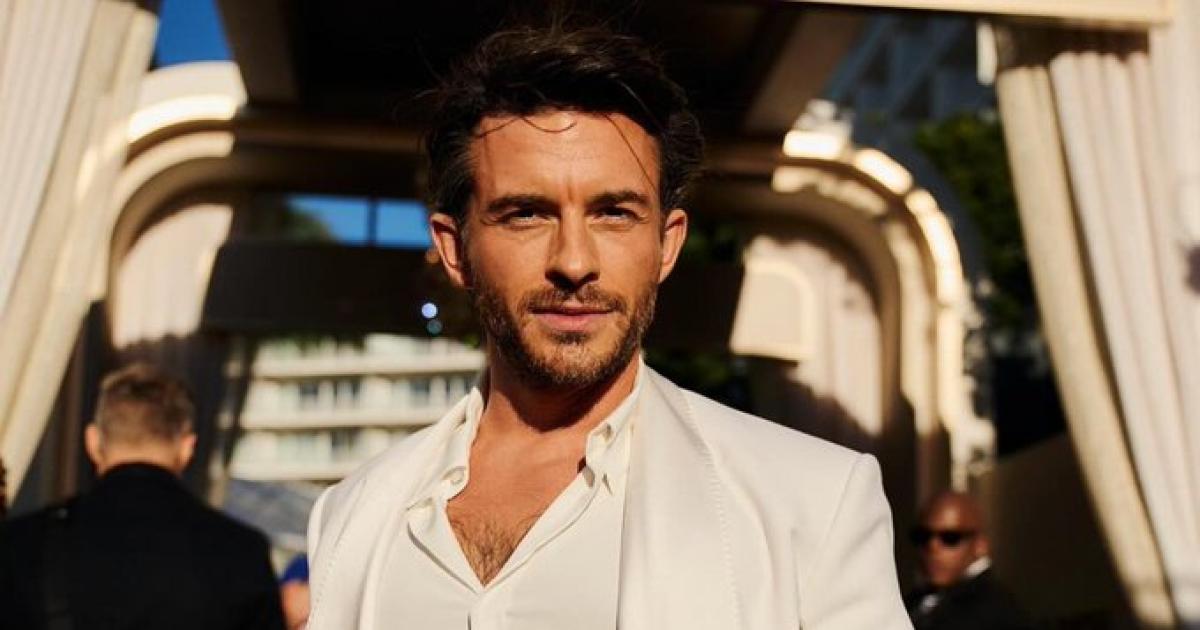 Jonathan Bailey reconocido por People