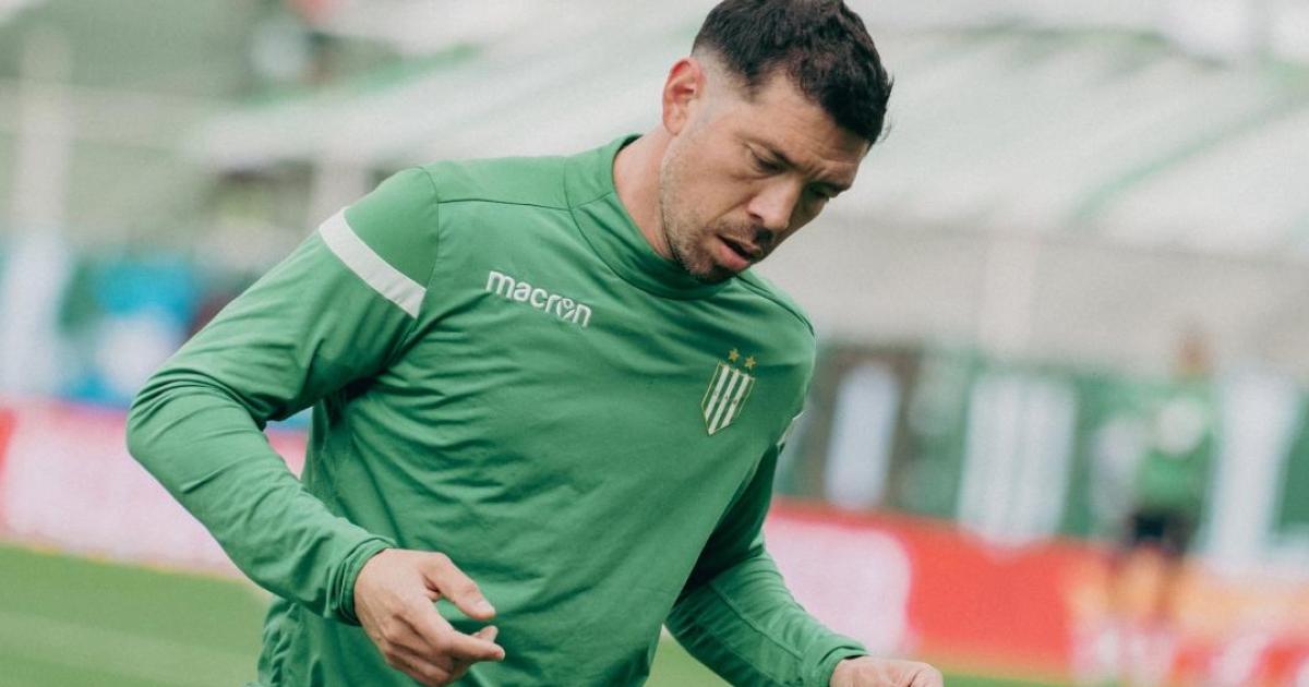 Sergio Vittor fue una de las figuras del clsico entre Banfield y Lanús