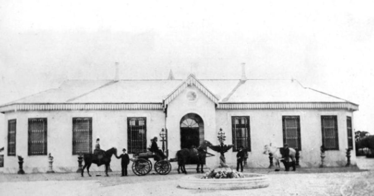 Paradise Grove La residencia rodeada de jardines y parques