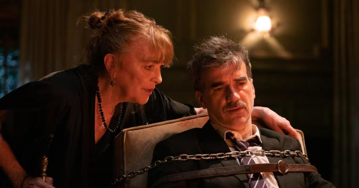 Carmen Maura y Daniel Hendler en escena