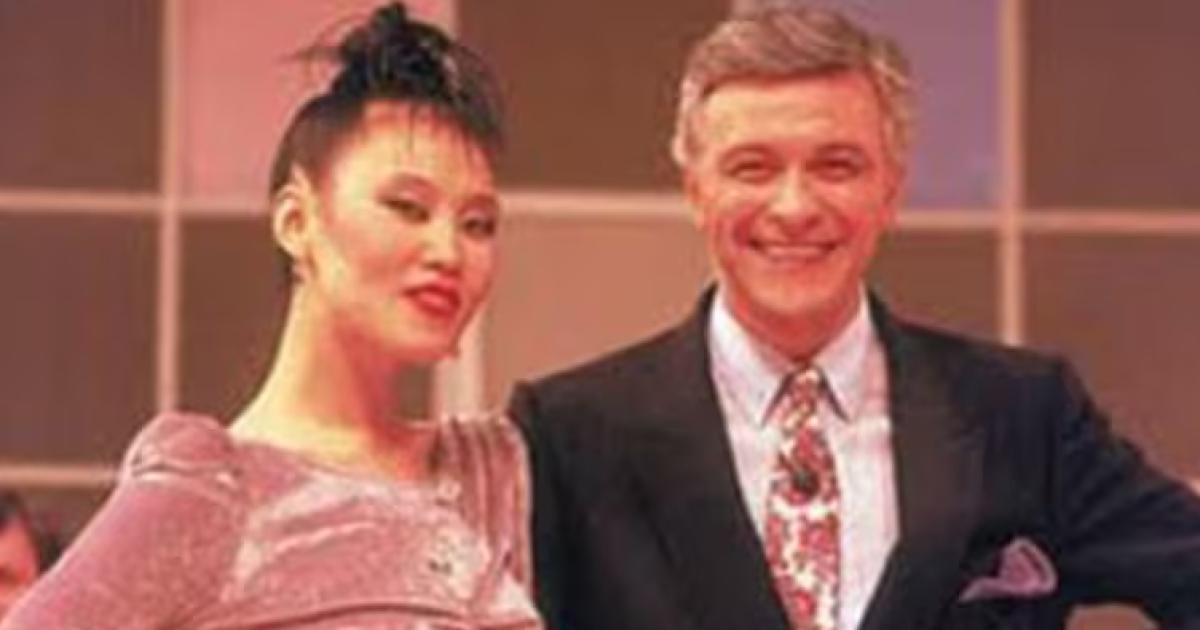 La Señorita Lee con Héctor Larrea