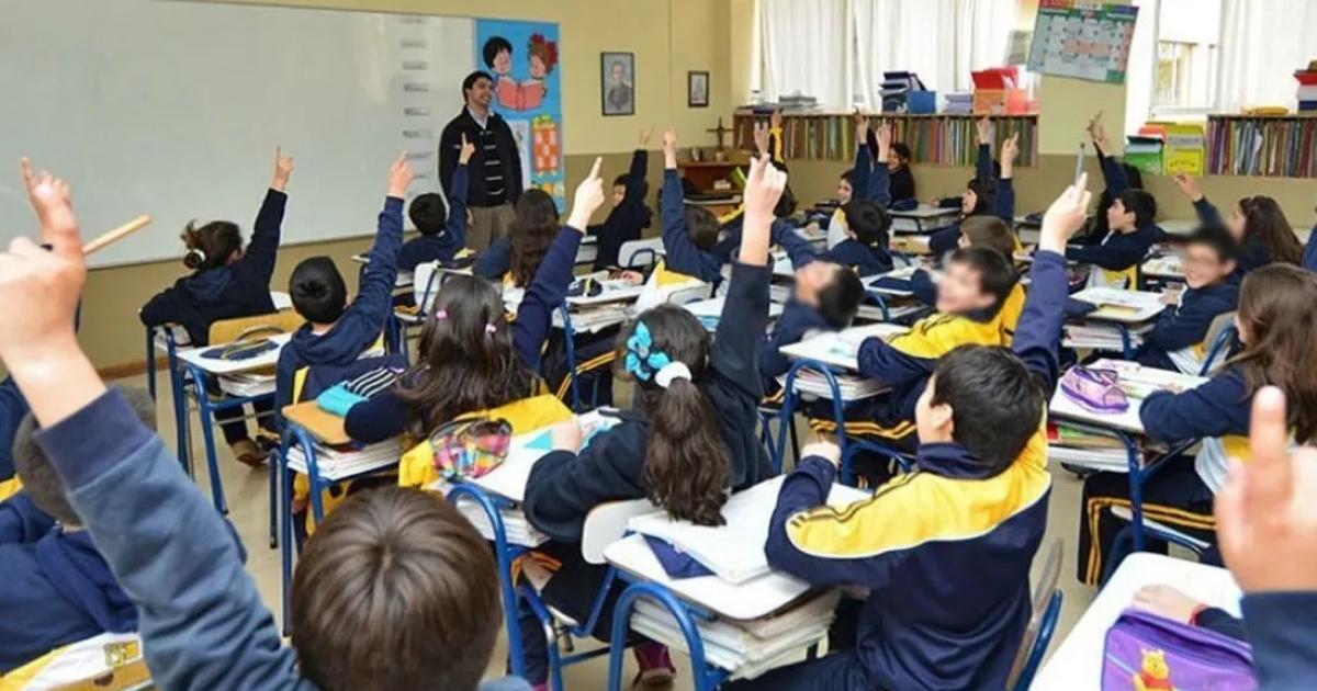 Autorizan a los colegios privados a aumentar libremente sus cuotas