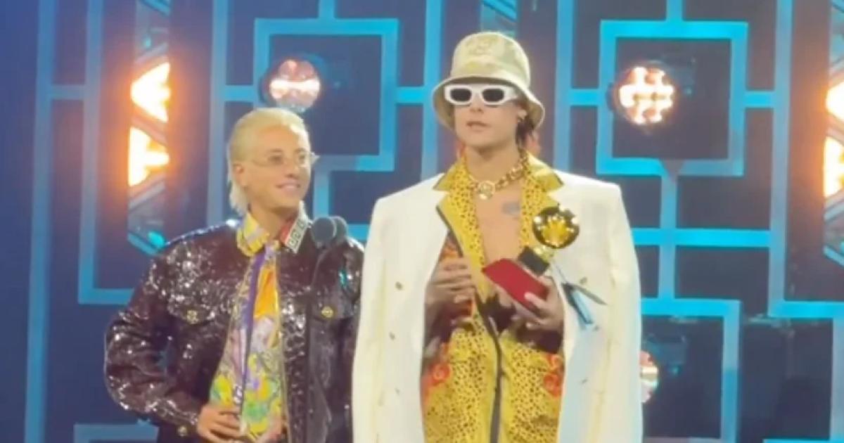 CA7RIEL  Paco Amoroso premiados