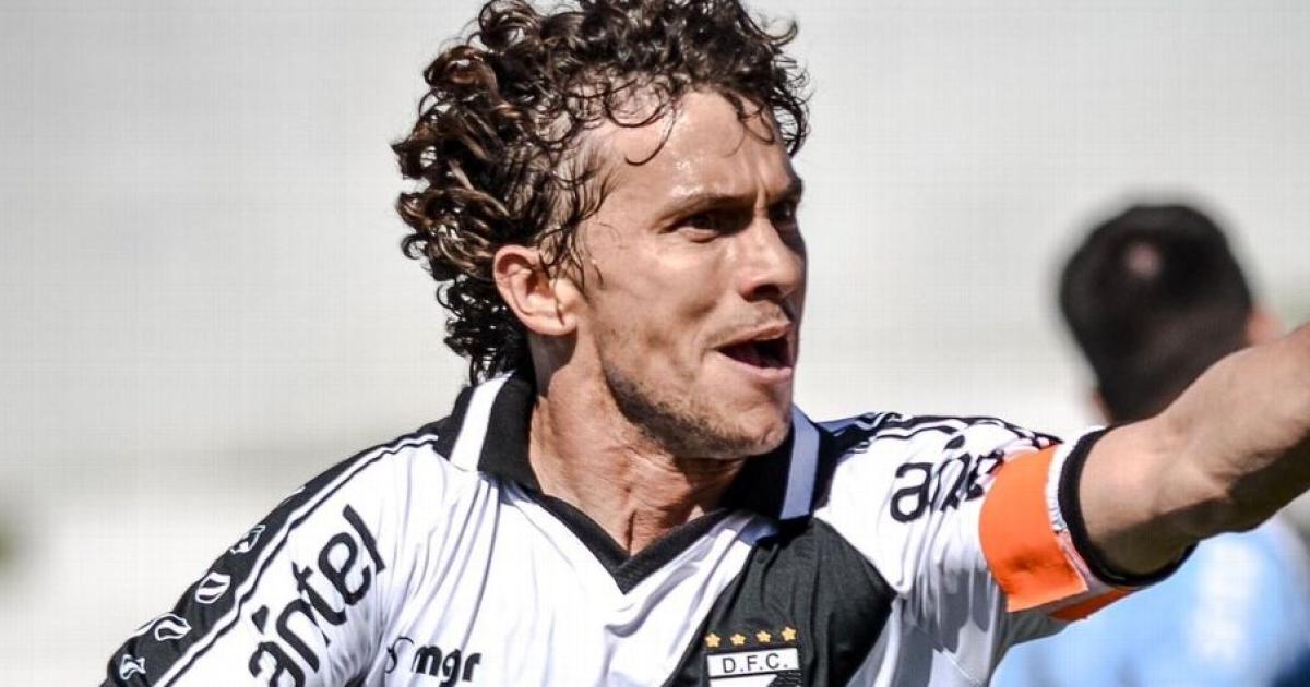 Papelito Fernndez triunfa en Danubio de Uruguay a los 40 años