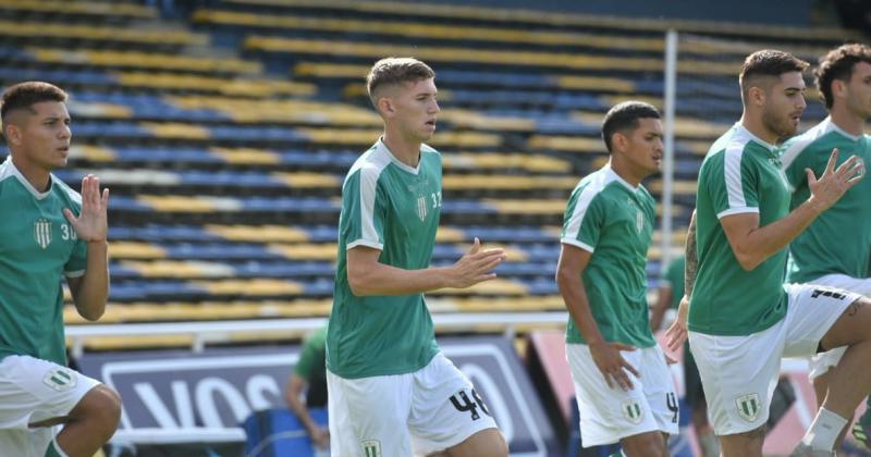 Banfield levanta vuelo en Rosario con un cabezazo de ...